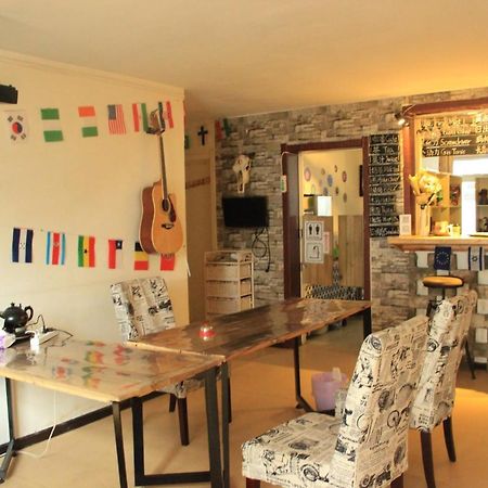 First Met Backpackers Hostel 청더 외부 사진